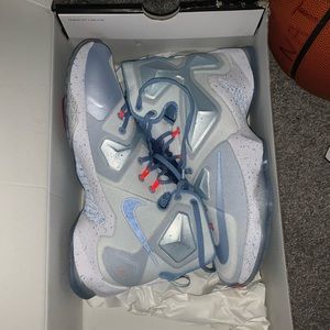 Lebron 13 Christmas